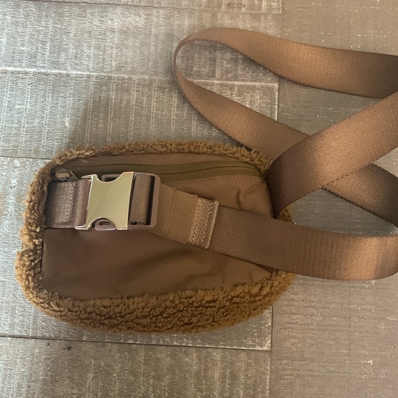 Lululemon Brown Sherpa Belt Bag - Picture 4 of 5